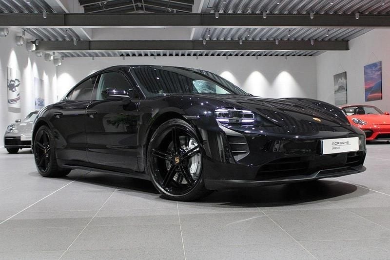 Svart Begagnad 2022 Porsche Taycan 4S Sedan | 775 000 kr (Superpris) - Bild 1/4