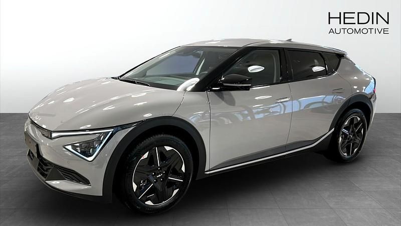 Grå (grey) Ny 2025 Kia EV6 SUV | 630 400 kr (Dyr) - Bild 1/4