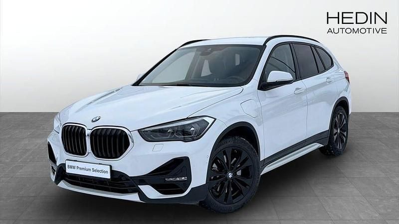 Vit Begagnad 2021 BMW X1 Sport Line SUV | 298 700 kr - Bild 1/4