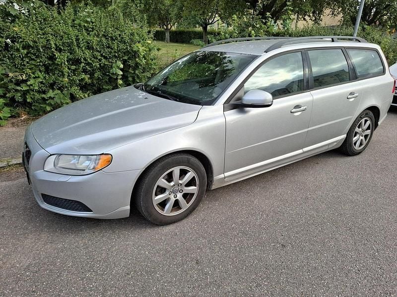 Grå Begagnad 2012 Volvo V70 Drive Kinetic Kombi | 50 000 kr (Superpris) - Bild 1/2