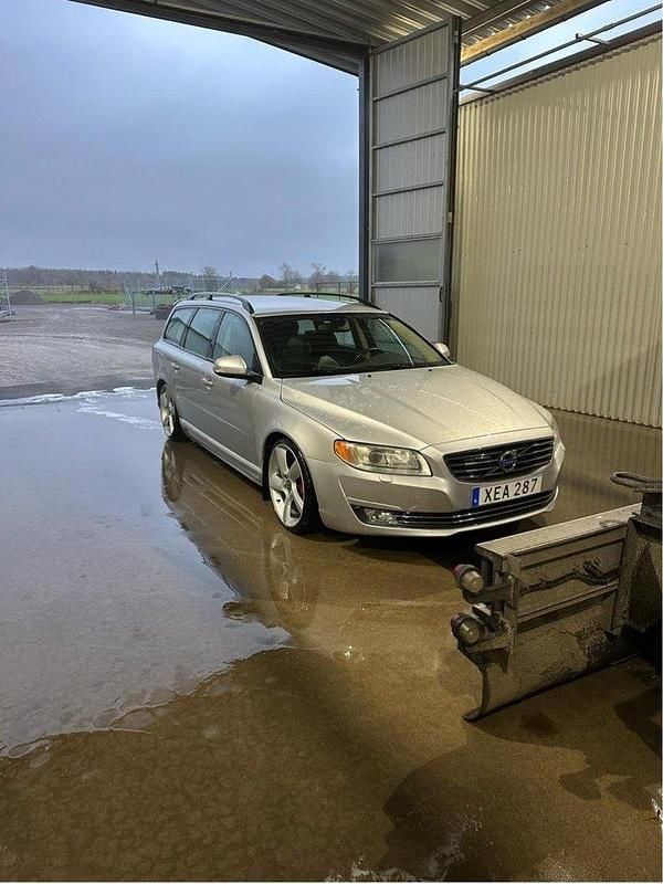 Grå Begagnad 2008 Volvo V70 Kombi | 56 000 kr - Bild 1/4