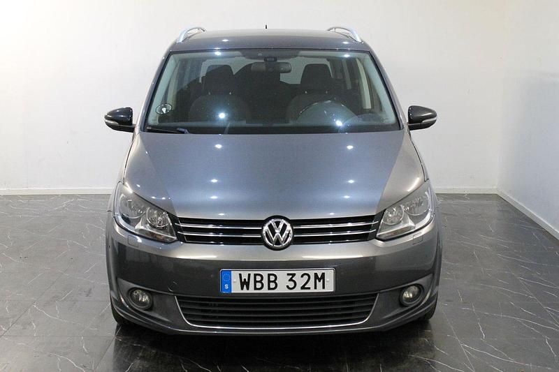 Begagnad VW Touran Comfortline 105 HK (77 kW) 2011 Mörkgrå Minibuss