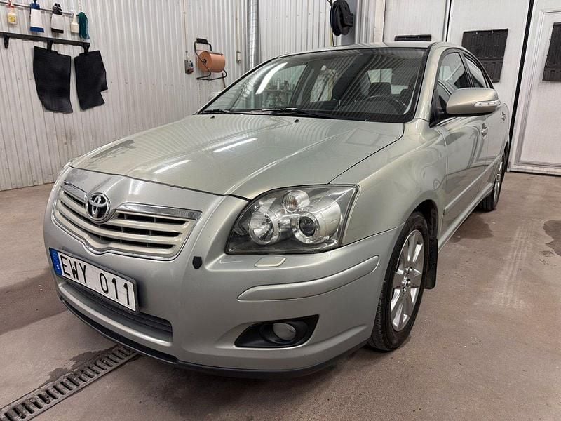 Ljusgrön Begagnad 2007 Toyota Avensis Sedan | 37 500 kr (Marknadspris) - Bild 1/4