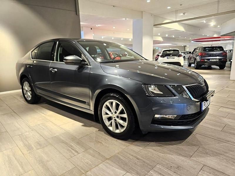 Begagnad Skoda Octavia 151 HK (111 kW) 2017 Grå Halvkombi