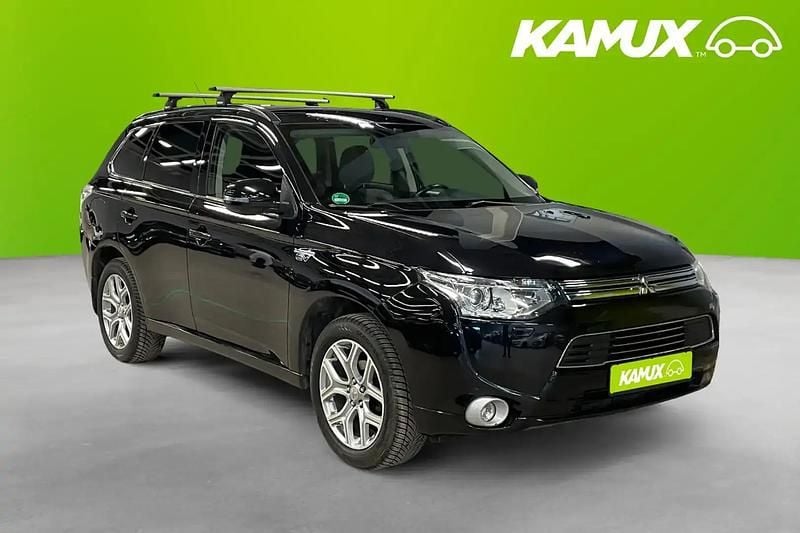Begagnad Mitsubishi Outlander P-HEV 203 HK (149 kW) 2014 Svart SUV