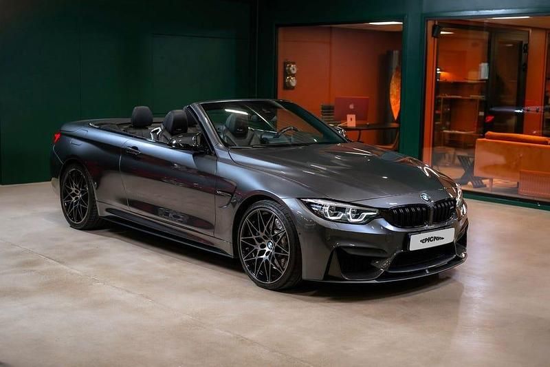 Grå Begagnad 2018 BMW M4 Cabriolet Competition Edition Cab | 819 900 kr (Marknadspris) - Bild 1/4