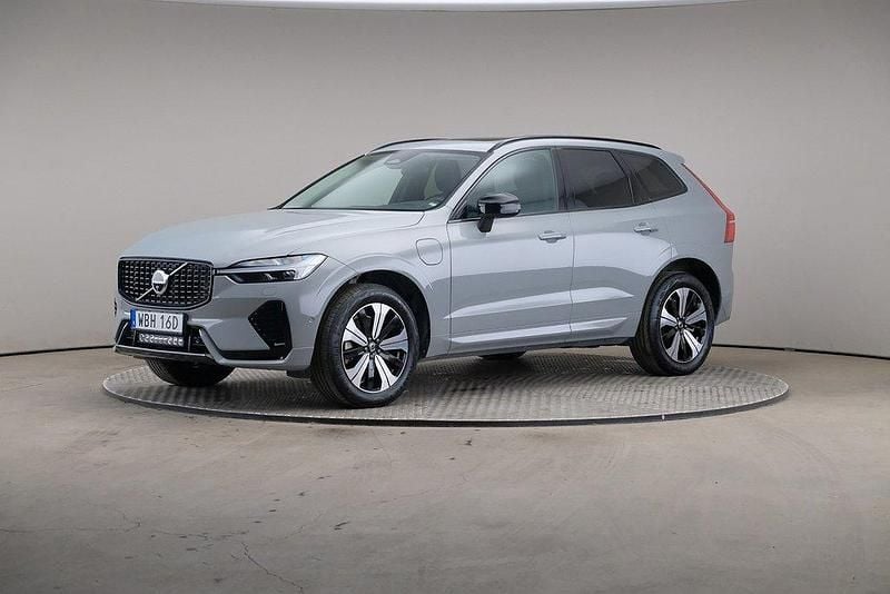 Grå Begagnad 2024 Volvo XC60 Plus SUV | 539 000 kr (Marknadspris) - Bild 1/4