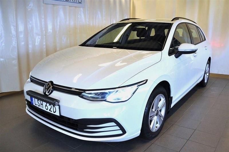 Vit Begagnad 2022 VW Golf VIII Kombi | 209 000 kr (Superpris) - Bild 1/4