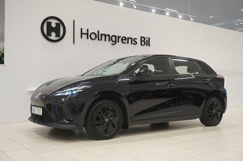 Svart Begagnad 2023 MG MG4 EV Halvkombi | 224 800 kr - Bild 1/4