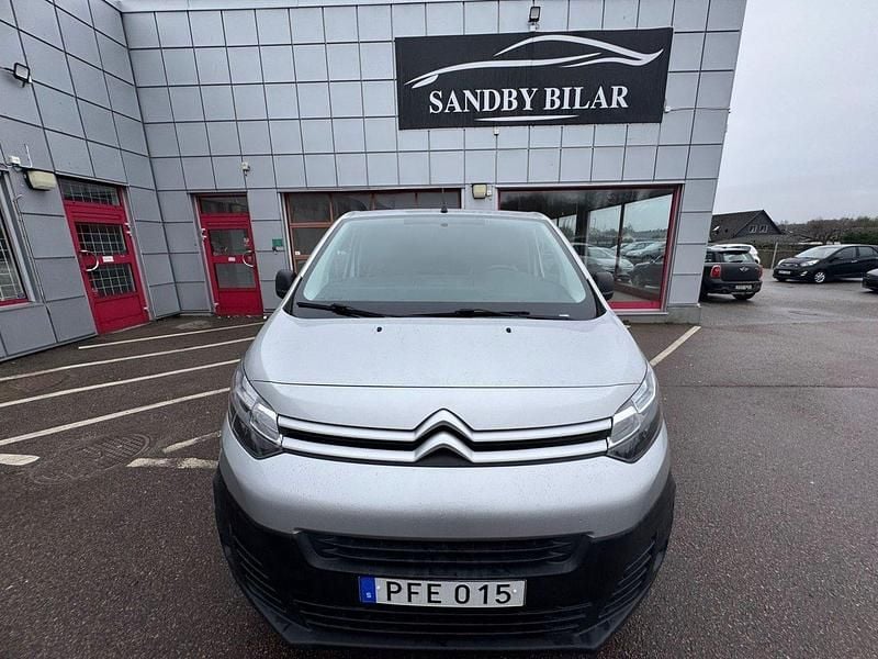 Silver Begagnad 2017 Citroën Jumpy Minibuss | 123 000 kr (Marknadspris) - Bild 1/4
