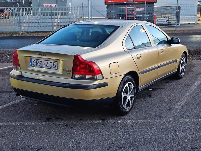 Begagnad 2001 Volvo S60 Sedan | 39 900 kr (Marknadspris) - Bild 1/4