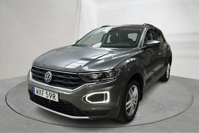 Mörkgrå Begagnad 2022 VW T-Roc SUV | 199 000 kr (Superpris) - Bild 1/4
