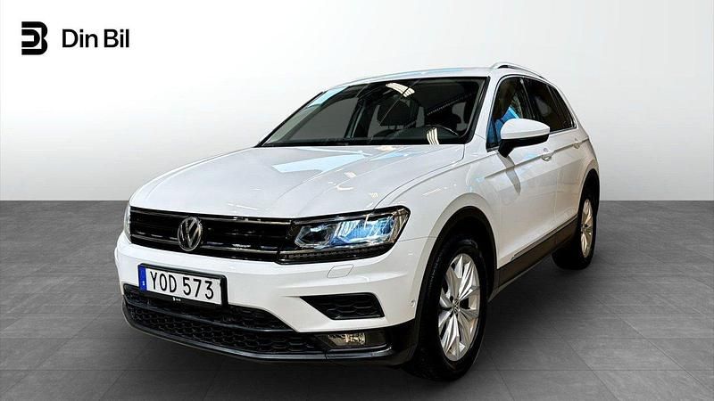 Vit Begagnad 2018 VW Tiguan Executive SUV | 234 900 kr (Marknadspris) - Bild 1/4
