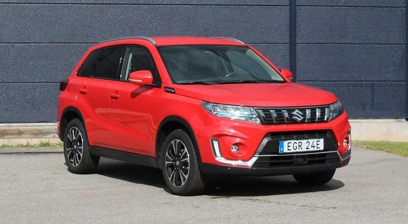 Röd Begagnad 2023 Suzuki Vitara SUV | 299 500 kr (Lite dyr) - Bild 1/4