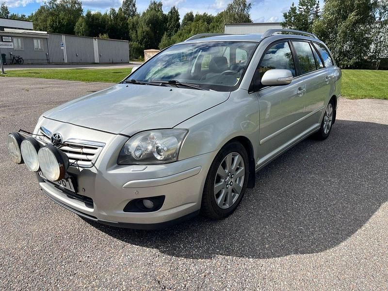 Silver Begagnad 2007 Toyota Avensis Kombi | 35 000 kr (Marknadspris) - Bild 1/4