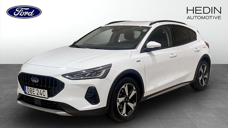 Vit (white) Begagnad 2024 Ford Focus Active Halvkombi | 219 900 kr (Marknadspris) - Bild 1/4
