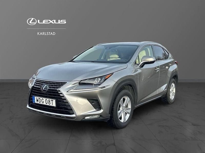 Ljusgrå (grå) Begagnad 2019 Lexus NX300h Executive Line SUV | 319 000 kr (Bra pris) - Bild 1/4