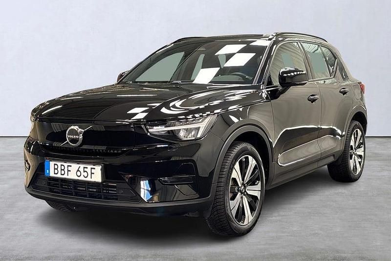 Svart Begagnad 2022 Volvo XC40 Core SUV | 319 900 kr - Bild 1/4