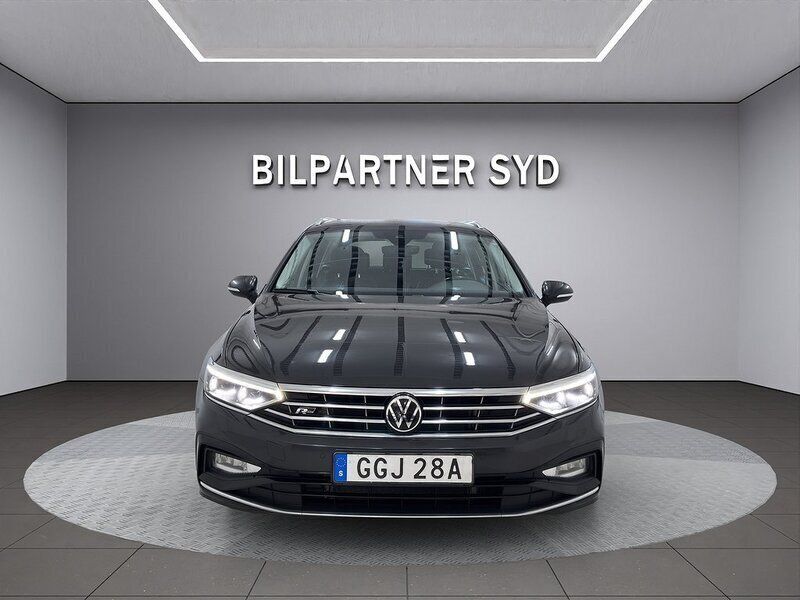 Mörkgrå Begagnad 2021 VW Passat GT Kombi | 224 900 kr (Bra pris) - Bild 1/3