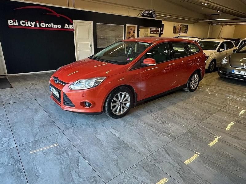 Begagnad Ford Focus 116 HK (85 kW) 2011 Orange Kombi