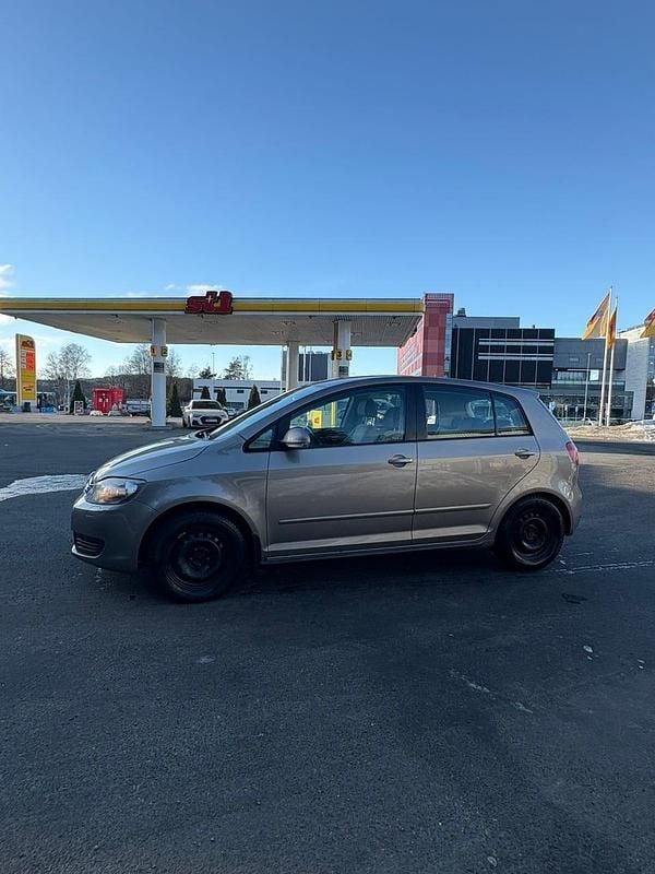 Begagnad 2010 VW Golf Plus Cross Minibuss | 40 000 kr (Marknadspris) - Bild 1/4