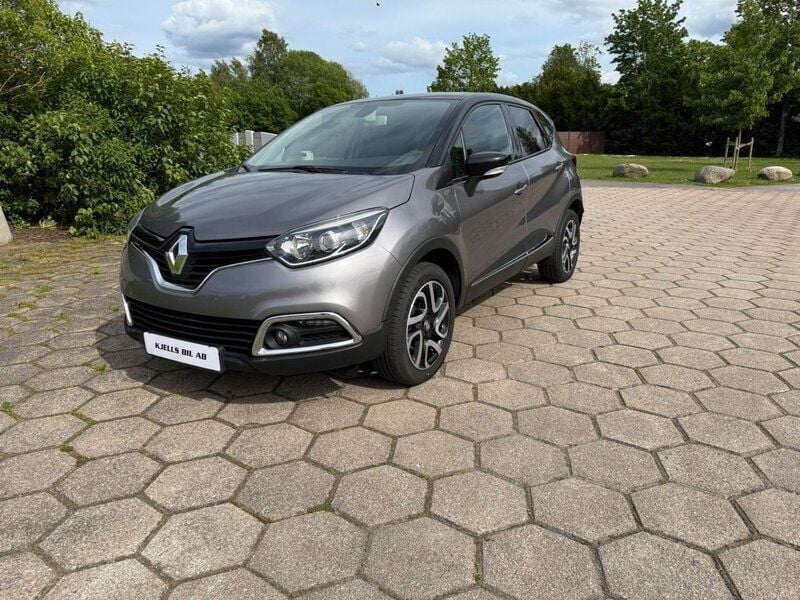 Flerfärgad Begagnad 2017 Renault Captur SUV | 129 800 kr (Marknadspris) - Bild 1/4