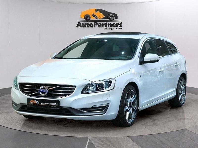 Vit Begagnad 2014 Volvo V60 Ocean Race Kombi | 199 900 kr (Lite dyr) - Bild 1/4