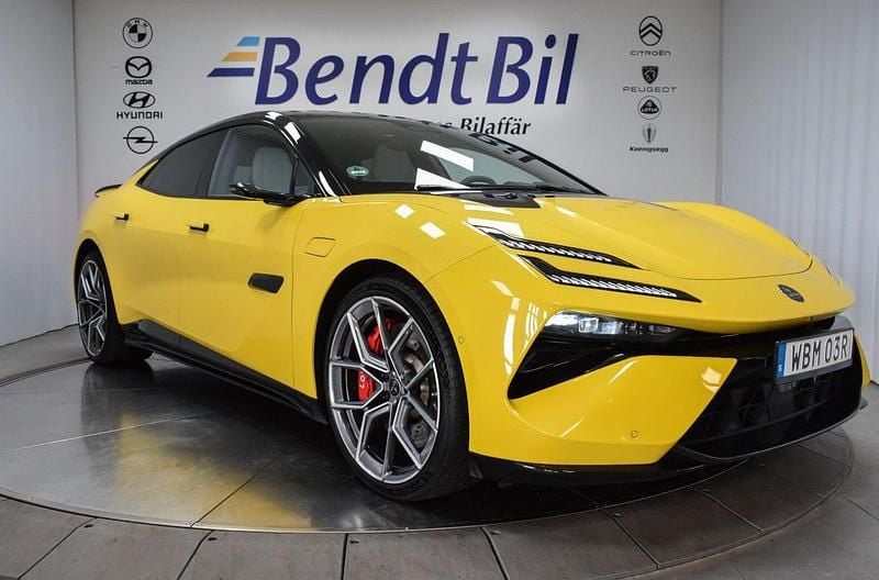 Solar yellow metallic Begagnad 2024 Lotus Emeya Halvkombi | 1 095 000 kr - Bild 1/3