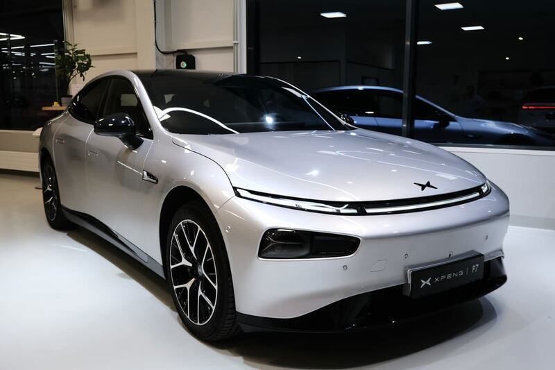 Silver Begagnad 2023 XPENG P7 Wing Edition Sedan | 449 900 kr - Bild 1/4