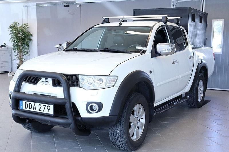 Vit Begagnad 2014 Mitsubishi L200 Pickup | 169 900 kr - Bild 1/4