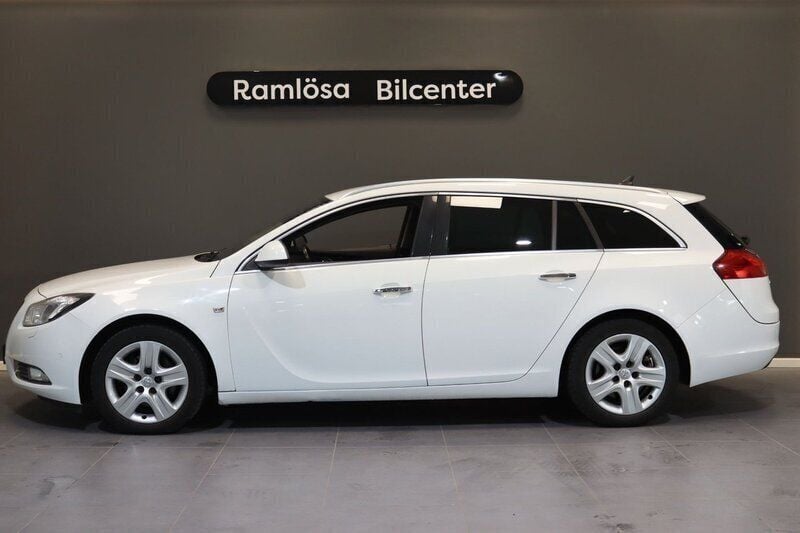 Vit Begagnad 2012 Opel Insignia Cosmo Kombi | 54 900 kr (Marknadspris) - Bild 1/4
