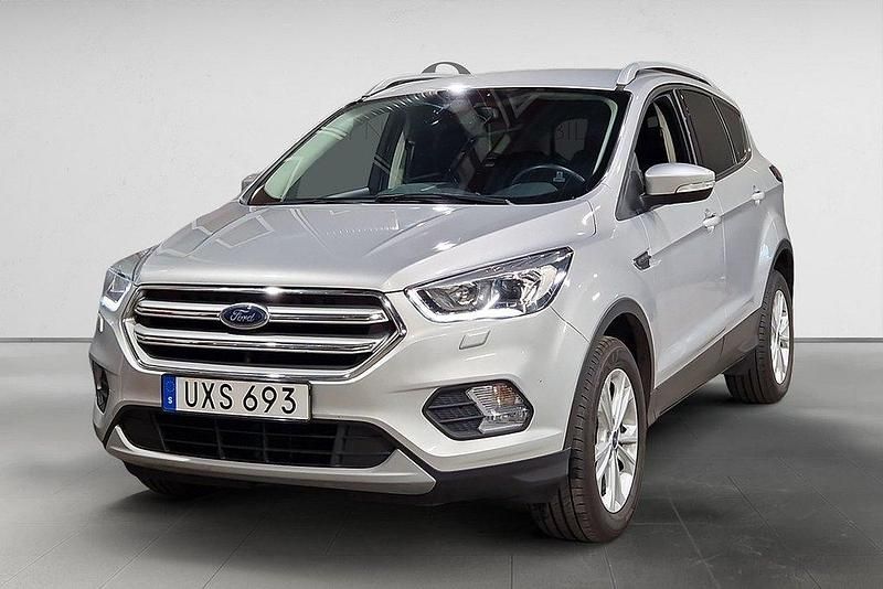 Grå Begagnad 2018 Ford Kuga Titanium SUV | 159 900 kr (Marknadspris) - Bild 1/3
