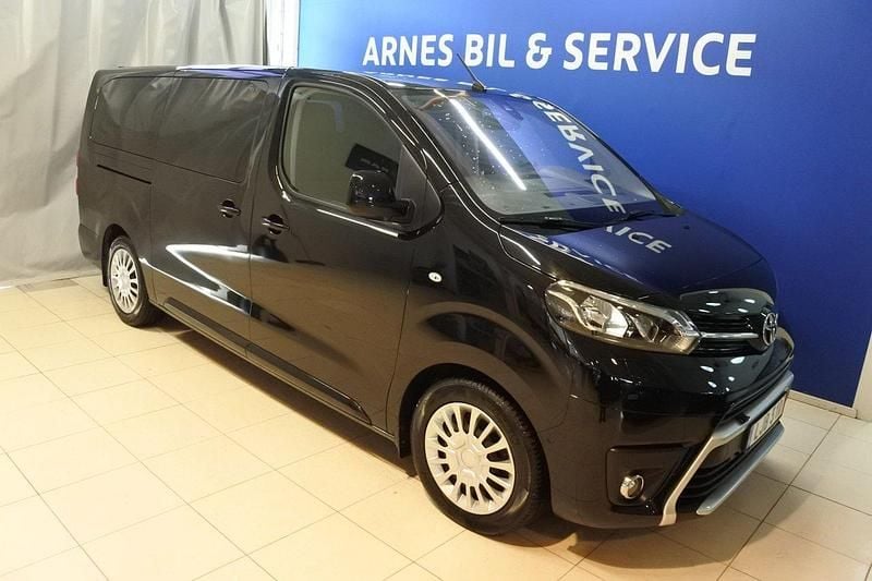Svart Begagnad 2021 Toyota Proace Verso Kombi | 324 900 kr (Marknadspris) - Bild 1/4