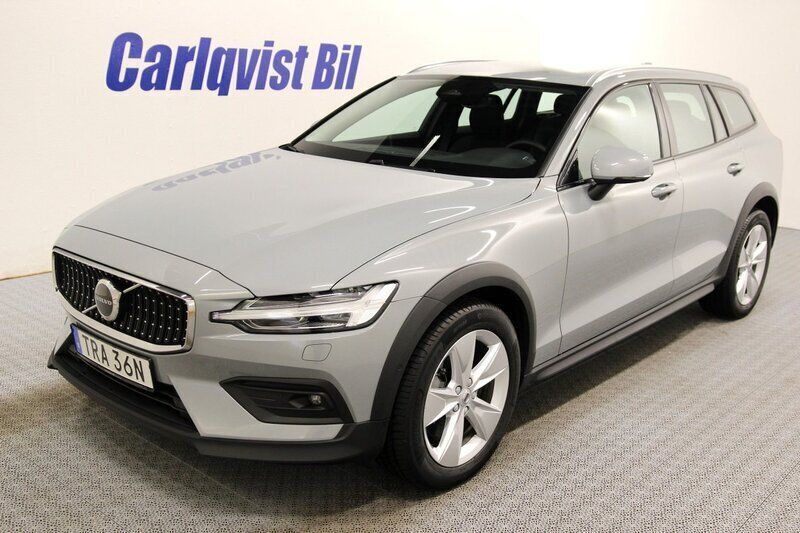Vapour grey metallic Begagnad 2024 Volvo V60 CC Core Kombi | 449 000 kr (Marknadspris) - Bild 1/4