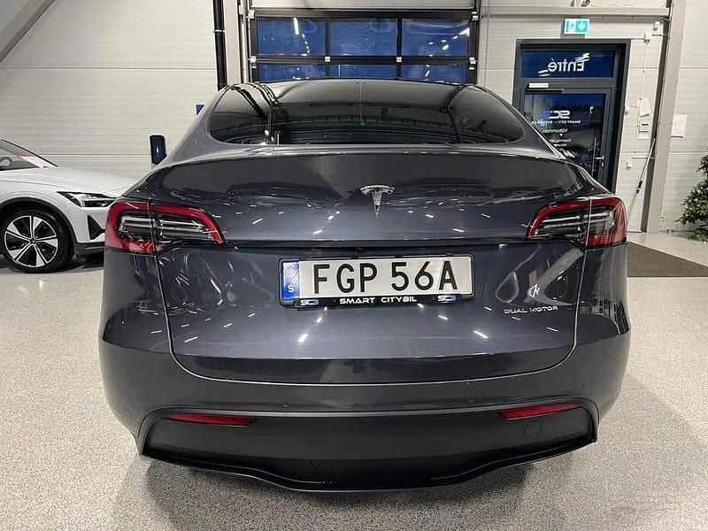 Begagnad Tesla Model Y 378 kW (514 HK) 2021 Grå SUV