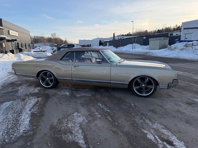 Begagnad Oldsmobile Delta 88 314 HK (230 kW) 1966 Brun Cab