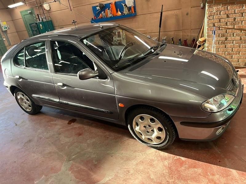 Begagnad Renault Mégane II 107 HK (78 kW) 2003
