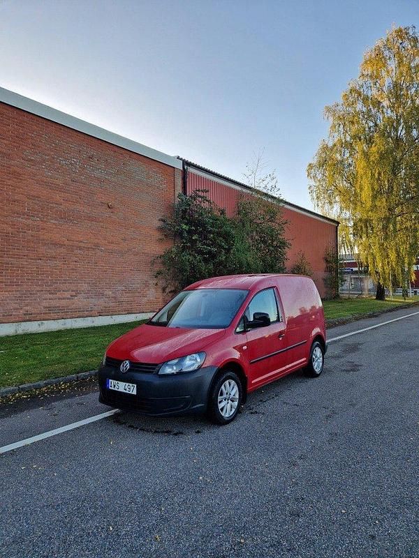 Röd Begagnad 2014 VW Caddy Minibuss | 69 995 kr (Marknadspris) - Bild 1/4