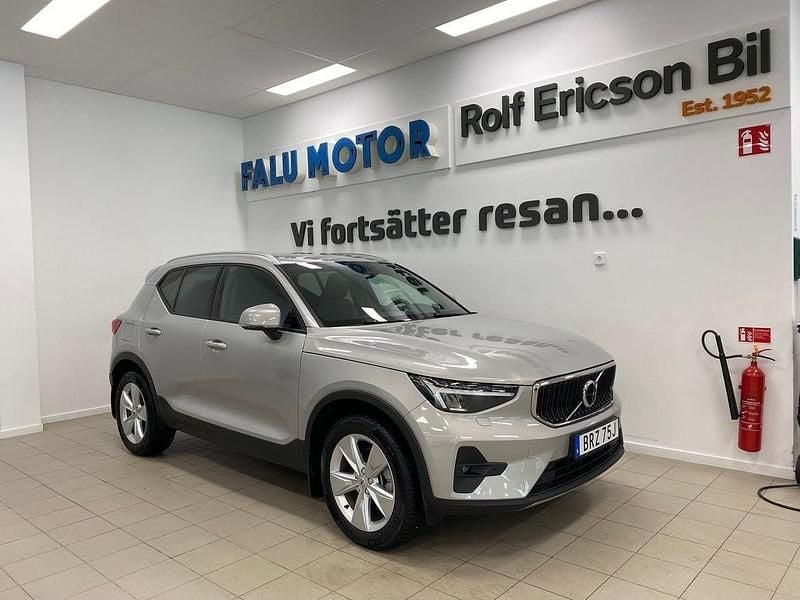 Silver Begagnad 2024 Volvo XC40 Core SUV | 359 500 kr (Marknadspris) - Bild 1/4