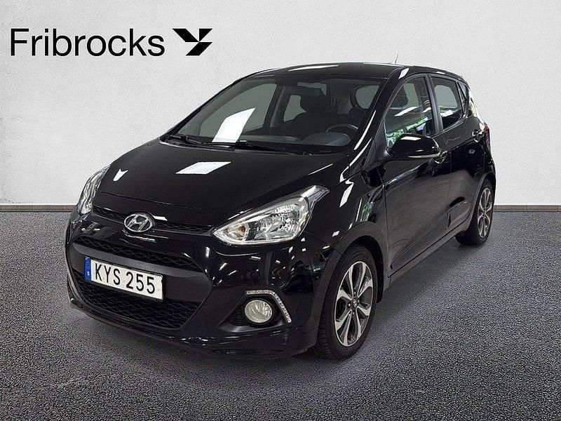 Svart Begagnad 2015 Hyundai i10 Comfort Halvkombi | 69 900 kr (Marknadspris) - Bild 1/4
