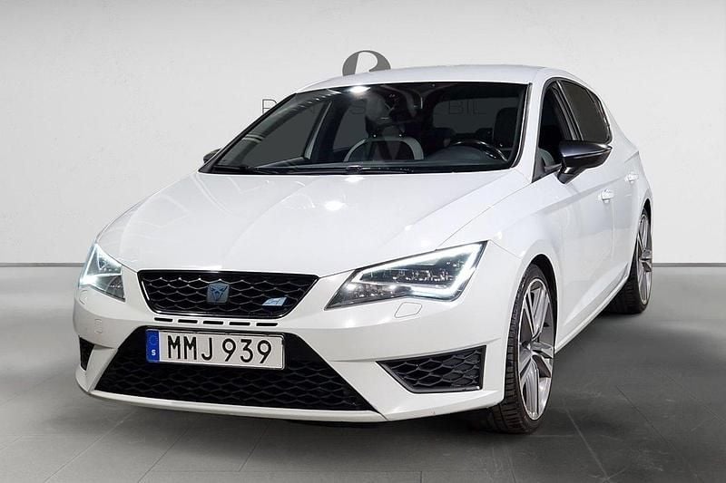 Vit Begagnad 2014 Cupra Leon Halvkombi | 119 900 kr (Marknadspris) - Bild 1/3