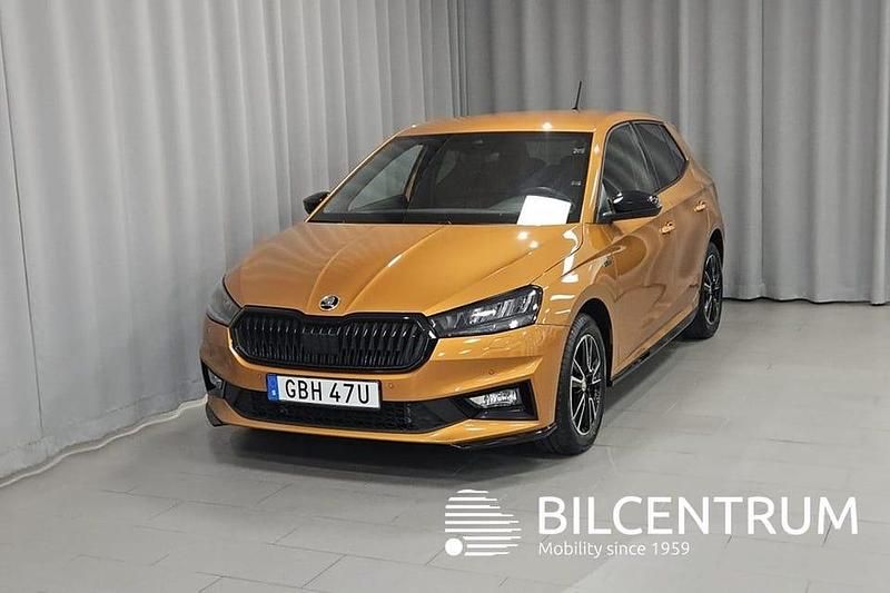 Orange Begagnad 2024 Skoda Fabia Monte Carlo Halvkombi | 224 900 kr (Marknadspris) - Bild 1/4