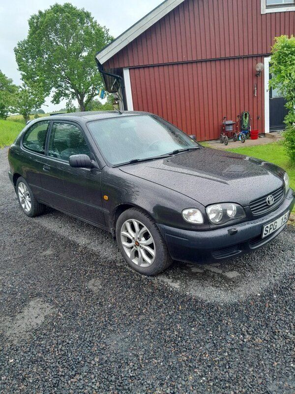 Begagnad 2000 Toyota Corolla Halvkombi | 19 500 kr - Bild 1/3
