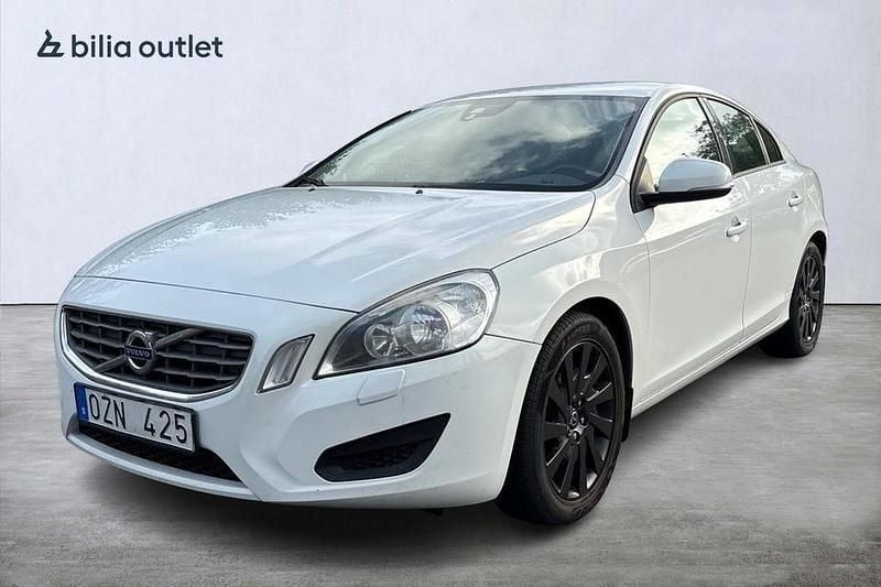 Vit Begagnad 2012 Volvo S60 Sedan | 59 900 kr (Marknadspris) - Bild 1/4