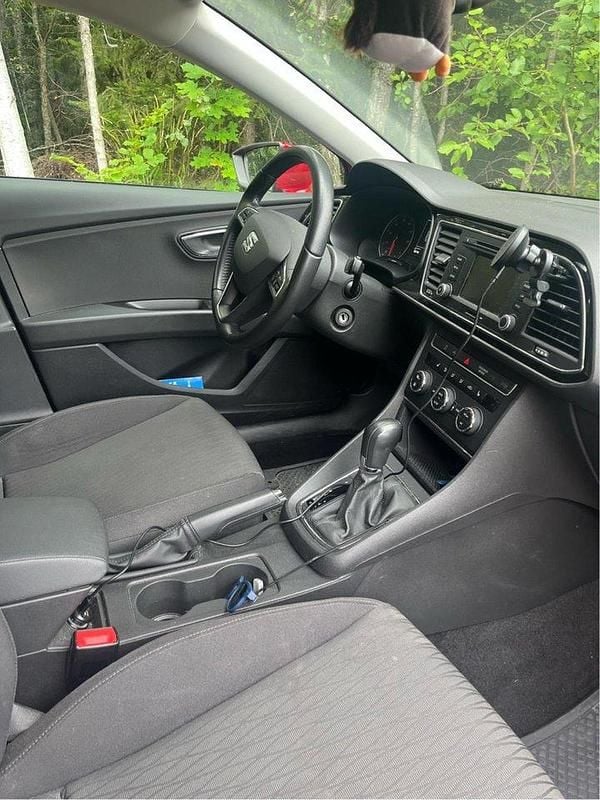 Röd Begagnad 2014 Seat Leon Style Halvkombi | 112 000 kr (Marknadspris) - Bild 1/4