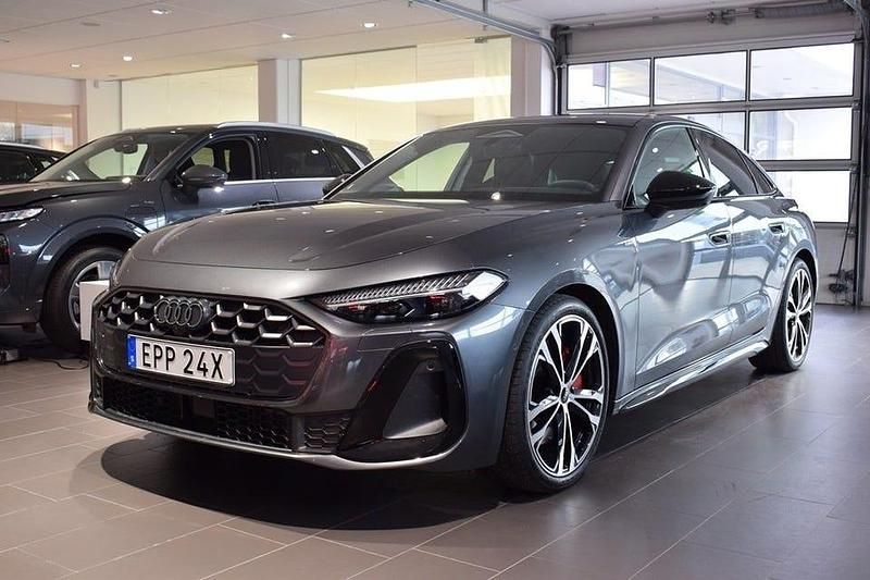 Daytonagrå pärleffekt Ny 2025 Audi A5 S-Line Sedan | 739 000 kr - Bild 1/4