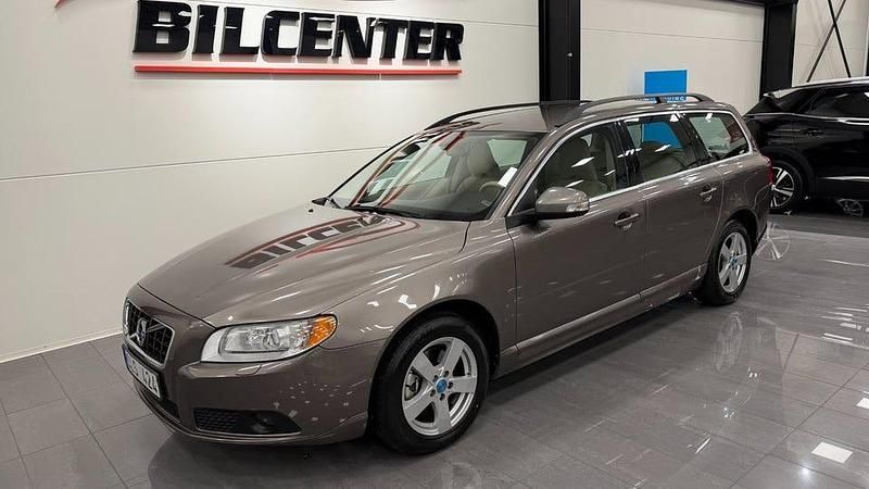Begagnad Volvo V70 Momentum 175 HK (128 kW) 2010 Grå Kombi