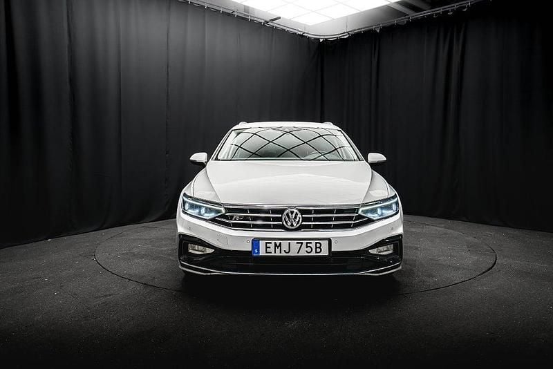 Begagnad VW Passat R-line 190 HK (139 kW) 2020 Vit Kombi