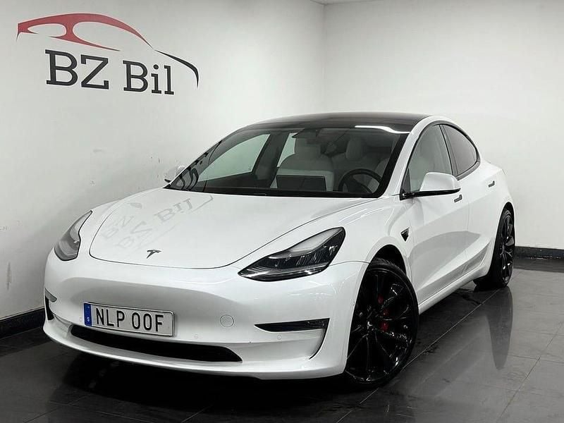 Vit Begagnad 2019 Tesla Model 3 Performance Sedan | 244 900 kr (Marknadspris) - Bild 1/4
