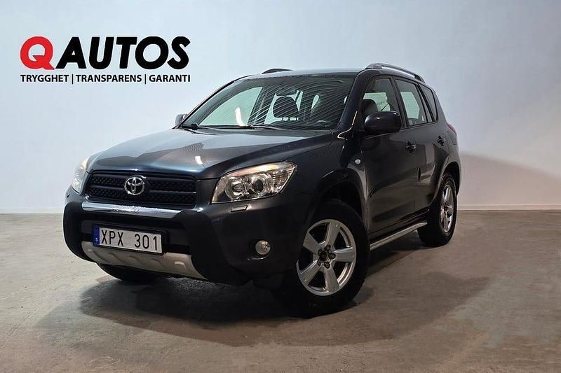 Grå Begagnad 2006 Toyota RAV4 SUV | 113 900 kr (Dyr) - Bild 1/3